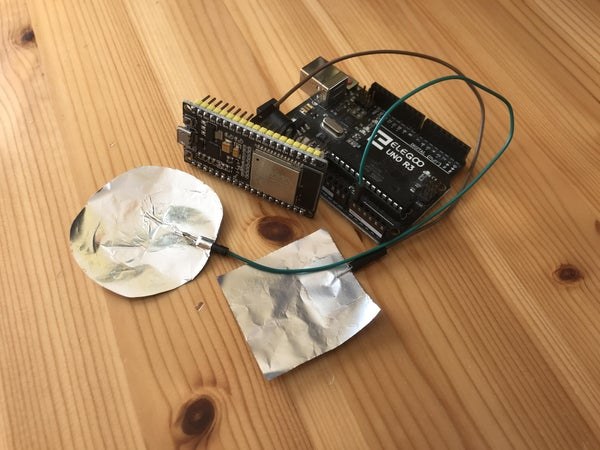 Arduino ESP32 Capacitive Touch Sensor