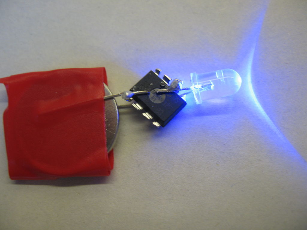 Throwduino Basic Light Sensing Flashing Throwie (2)