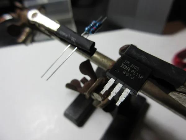 Tin MOSFET Legs